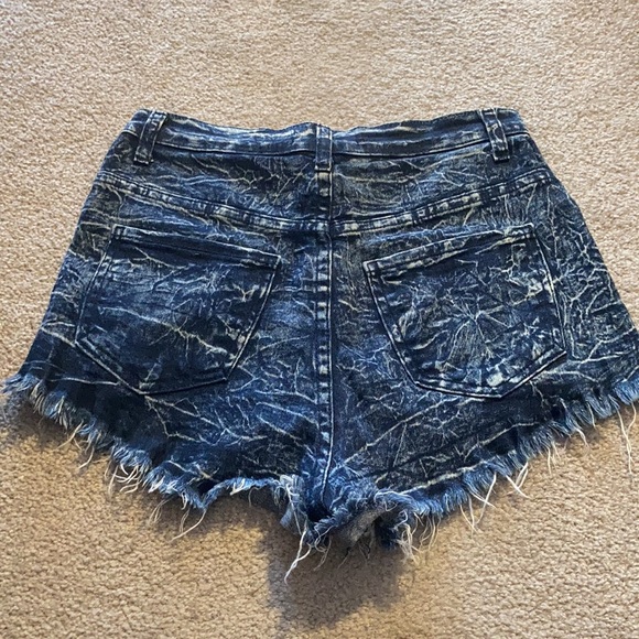 High waisted distressed shorts - Picture 2 of 5